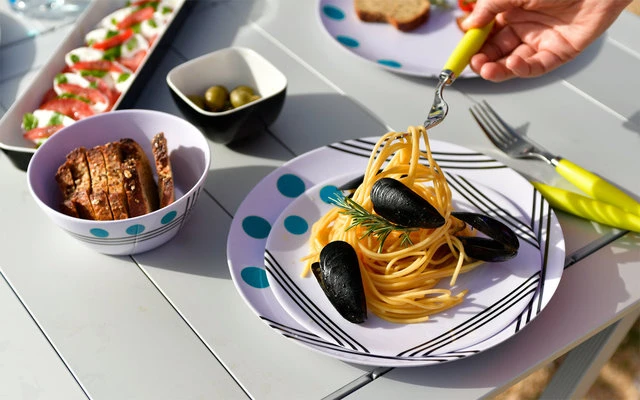 Berger Dots Melamin Geschirr-Set 16-tlg. Grün 8 Berger Dots Melamin Geschirr-Set 16-tlg. Grün – Bild 6