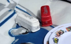 VW Collection T1 Bus Salz & Pfefferstreuer Rot / Weiß 12 VW Collection T1 Bus Salz & Pfefferstreuer Rot / Weiß -Campinggeschirr Zubehör Geschäft 410756 2980265 2